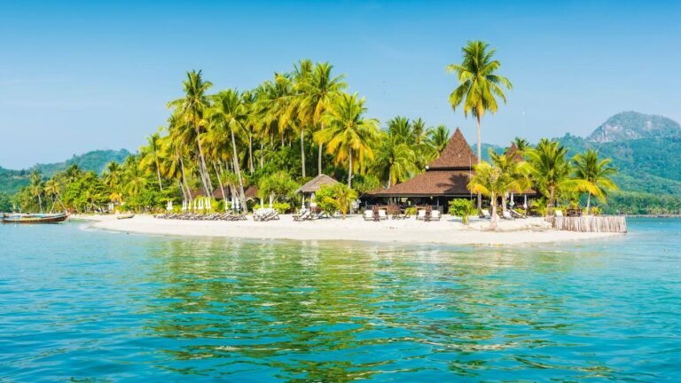 What is the ideal season to plan a trip to Thailand?